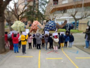 2021-12-20 Visita Camello Escuelas para dia de reyes